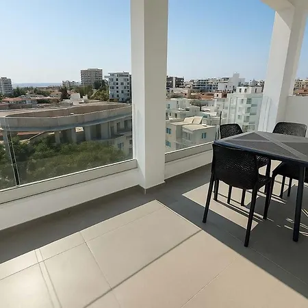 Lux Skyline & Whirlpool * Larnaca