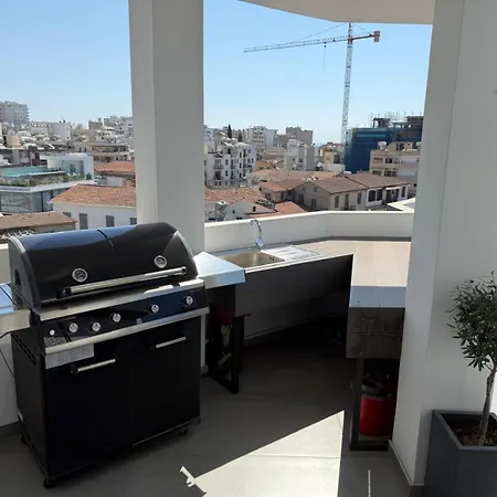 Lux Skyline & Whirlpool * Larnaca